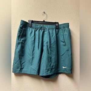Men’s dark green Nike shorts